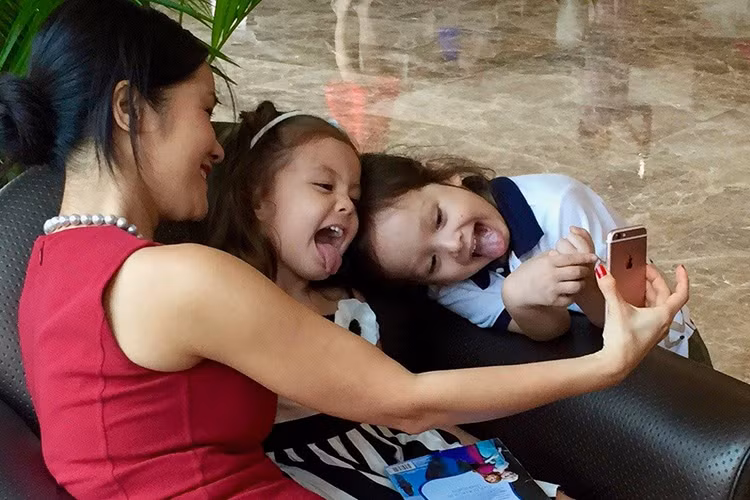 Bé Tôm và bé Tép trở thành điểm tựa của Hồng Nhung sau khi cô ly hôn.
