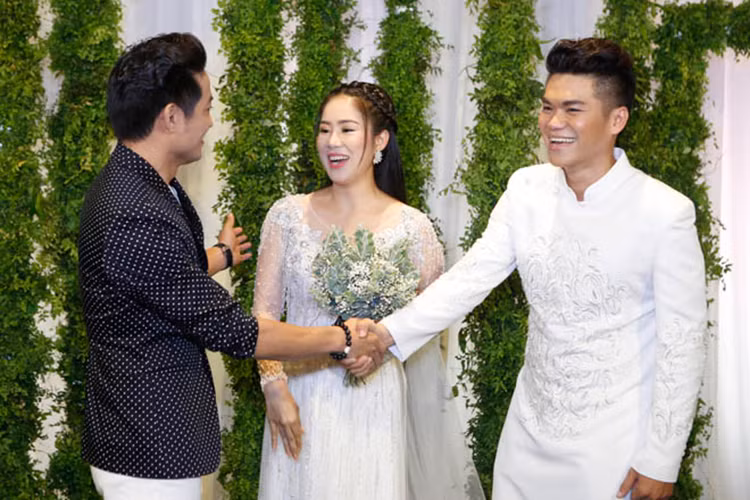 Tháng 1/2016, Lê Phương và Quý Bình chia tay nhưng vẫn coi nhau là bạn. Trong đám cưới của tình cũ, Quý Bình cũng góp mặt. Ảnh: Dân Việt