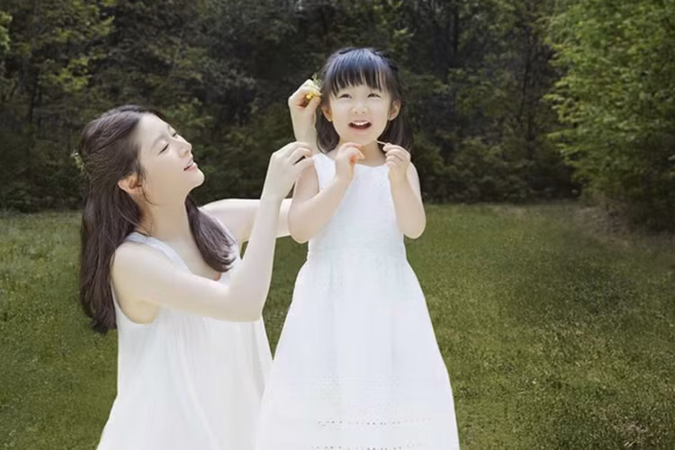 Là con gái của Lee Young Ae, Seung Bin được truyền thông và người hâm mộ chú ý.
