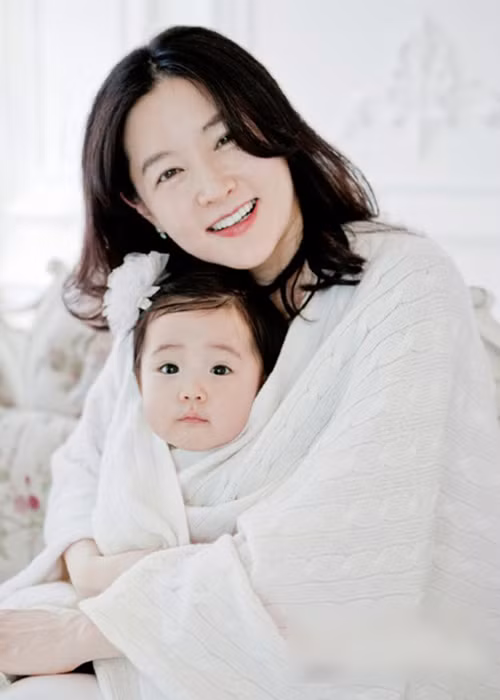 Ngam con gai 8 tuoi xinh nhu thien than cua nang “Dae Jang Geum”