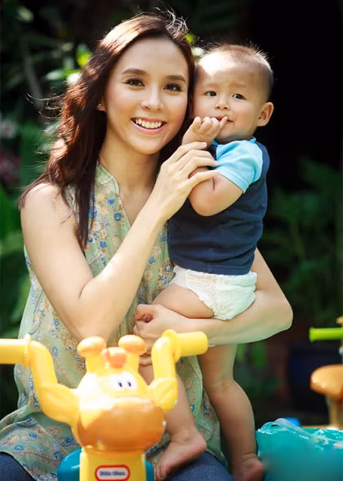 Vốn kín tiếng nên Thiên Lý hiếm khi chia sẻ hình ảnh con trai hay để con lộ diện trước công chúng. Ảnh: FBNV