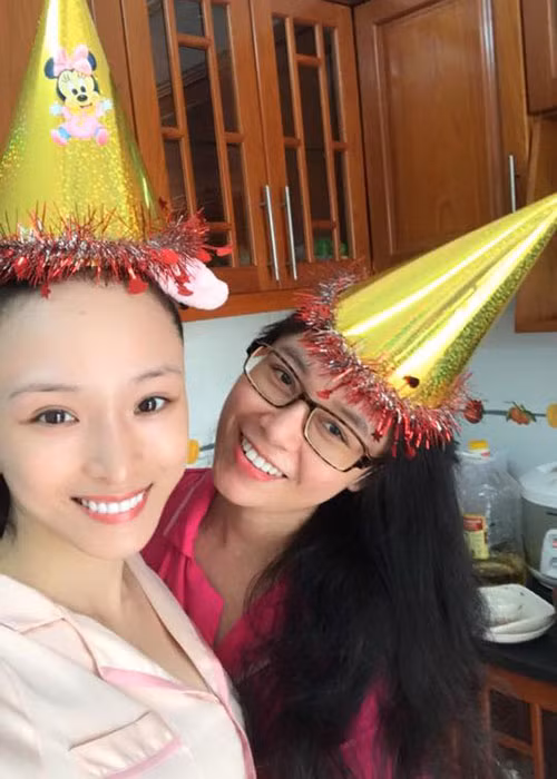 Khi được hỏi về kế hoạch trở lại showbiz, Phương Nga cho biết cô sẵn sàng nếu như nhận được lời mời hợp tác. Ảnh: FBNV