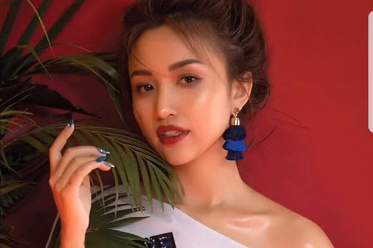 Bản thân Vân Hugo từng bị sàm sỡ trong thang máy. Nữ MC kể có lần cô bị 3 gã đàn ông trong thang máy đụng chạm vòng 3. Khi đó, Vân Hugo về tới nhà ở chung cư rất muộn vì phải đi sự kiện ở xa.
