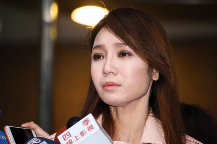 Không chỉ Vân Hugo, nhiều mỹ nhân Việt cũng từng bị sàm sỡ. Helen Thanh Đào là một trong số đó. Tháng 11/2017, Helen Thanh Đào đã viết đơn lên cảnh sát Đài Loan thông báo việc cô bị quấy rối khi đi tàu điện ngầm. Ảnh: Zing