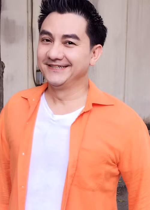 Bà Thu chia sẻ thêm, bà bị cao huyết áp nên trước khi sang Mỹ lưu diễn, Anh Vũ không bao giờ quên dặn dò mẹ phải uống thuốc đúng giờ và giữ gìn sức khỏe.