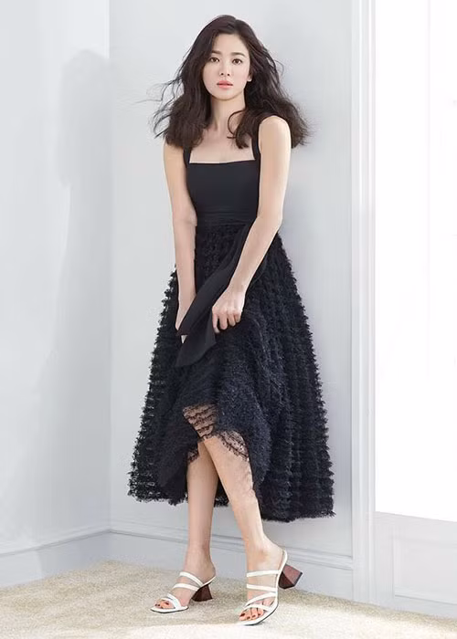 Bà xã của Song Joong Ki bước sang tuổi 38 nhưng trẻ đẹp như gái đôi mươi.