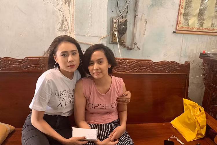 Trước hoàn cảnh khó khăn của Thúy Anh, các nghệ sĩ Hồ Bích Trâm, Thúy Diễm đã kêu gọi mọi người quyên góp để Thúy Anh có thêm kinh phí điều trị. Ảnh: FBNV