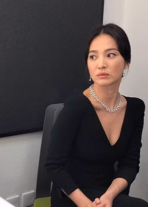 Tưởng chừng Song Hye Kyo có cuộc sống viên mãn thì đến tháng 2/2019, cô liên tục để lộ bằng chứng tình cảm với Song Joong Ki rạn nứt. Ảnh: Naver