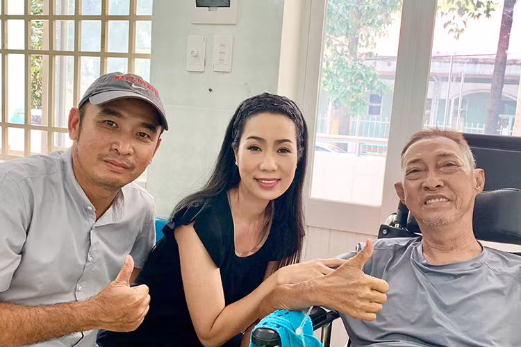 Vì bệnh trở nặng, nghệ sĩ Lê Bình không thể viết tiếp hồi ký của mình. Trước đó, ông mới viết được 2 chương.