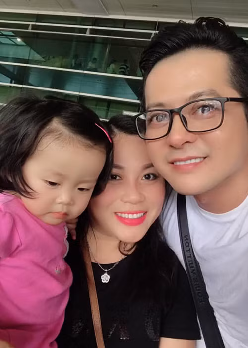 Hoàng Anh kết hôn với Quỳnh Như - một Việt kiều vào tháng 2/2017. Cùng năm, cả hai chào đón con gái gia nhập tổ ấm.