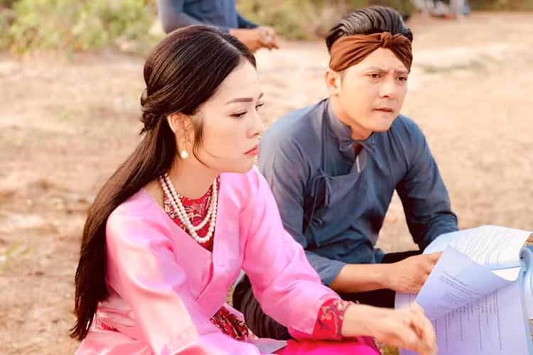 Hoàng Anh là diễn viên quen thuộc của khán giả miền Nam, từng tham gia nhiều vở kịch tại sân khấu Idecaf, sân khấu 5B