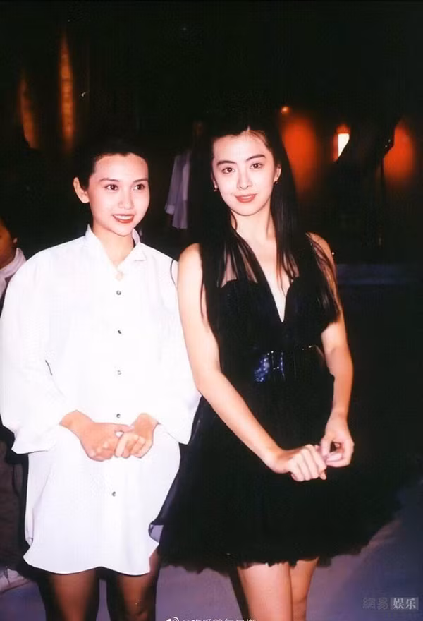 Theo Sohu, Vương Tổ Hiền là một trong Tứ đại hoa đán thập niên 1980 bên cạnh Trương Mạn Ngọc, Quan Chi Lâm, Chung Sở Hồng. Cô còn được mệnh danh là Đệ nhất mỹ nhân châu Á. Trang DongA của Hàn Quốc bầu chọn Vương Tổ Hiền là một trong 5 nghệ sĩ quốc tế được khán giả nước này yêu thích nhất. Trong danh sách 5 người có hai cái tên đến từ Trung Quốc, Vương Tổ Hiền và Châu Nhuận Phát.