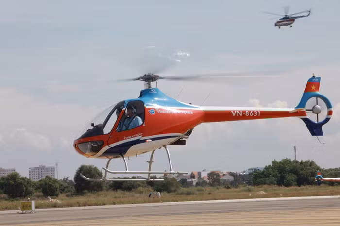 Bộ Quốc phòng cũng đầu tư mạnh trang bị các dòng trực thăng huấn luyện cho Binh đoàn 18 để phục vụ đào tạo phi công cũng như cung cấp dịch vụ huấn luyện cho nước ngoài. Hiện Binh đoàn 18 sử dụng các dòng máy bay EC130T2 và Cabri G2 cho nhiệm vụ này. Đây à loại trực thăng nhỏ, một động cơ Piston chuyên dùng cho huấn luyện phi công do hãng Giumbal - Cộng hòa Pháp sản xuất đạt tiêu chuẩn Châu Âu với các tính năng ưu việt về kỹ thuật như: tốc độ, độ cao bay, khả năng đáp ứng công suất nhanh, tiết kiệm nhiên liệu, tính an toàn cao đặc biệt là khả năng tự quay, đồng thời được tích hợp nhiều tính năng điều khiển của các loại trực thăng hiện đại trên thế giới…Nguồn ảnh: VNH