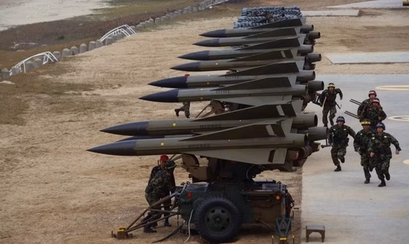 Còn trong cuộc "Chiến tranh tháng Mười" nạn nhân của nó là 4 chiếc MiG-17, 1 MiG-21, 3 chiếc Su-7, 1 chiếc “Hunter”, 1 chiếc Mirage-5, 2 chiếc Mi-8 của Không quân Ai cập, Syria, Jorrdan và Lybia.