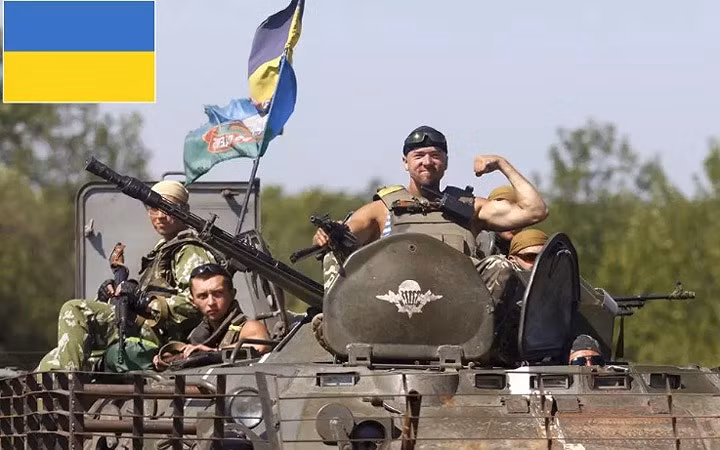 Thứ 30: Ukraine – Ngân sách quốc phòng: 4,88 tỷ USD; Tổng số quân nhân: 1.182.000; Tổng số máy bay chiến đấu: 239; Xe tăng: 2.449; Xe chiến đấu thiết giáp: 8.217; Tàu hải quân: 25; Tàu khu trục: 0; Tàu ngầm: 0; Chỉ số sức mạnh: 0,5664.