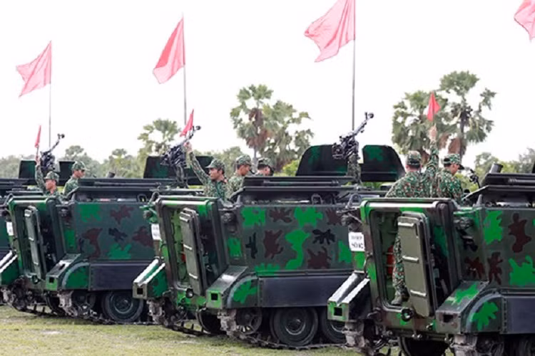Và theo hình ảnh tại buổi nghiệm thu hôm 7/6, Quân khu 9 đang sở hữu ít nhất 5 tổ hợp cối tự hành 100mm trong biên chế và có thể sẽ tăng thêm trong thời gian sắp đến. Nguồn ảnh: QĐND.