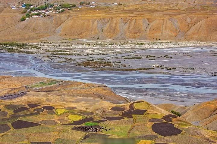 Cảnh đẹp ngỡ ngàng tại thung lũng Spiti. Khi người dân hành hương đi xa, họ dựa vào bưu cục tại đây để có hộ chiếu và giấy tờ phục vụ việc đi lại.
