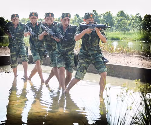 Với sự “nghiêm ngặt” trong từng bài tập, các chiến đấu viên Đại đội Trinh sát Đặc nhiệm, Tiểu đoàn Trinh sát, Bộ Tham mưu Quân khu 9 luôn phải tập trung cao độ, rèn luyện sức khoẻ dẻo dai, tinh thông võ thuật cùng khả năng phán đoán tài tình, mưu trí, dũng cảm...