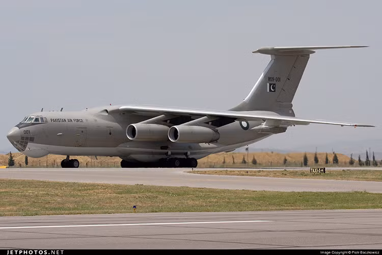 Để tìm cách mở rộng phạm vi hoạt động của các máy bay chiến đấu của mình, Pakistan đã ký hợp đồng mua mới 4 máy bay tiếp dầu Ilyushin-78 của Ukraine và sử dụng chúng làm nền tảng mở rộng năng lực chiến đấu của không quân thay vì phụ thuộc quá nhiều vào Mỹ như trước. Nguồn ảnh: Jetphotos.