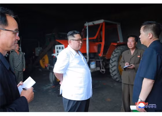 Chuyến thăm hiếm hoi của ông Kim tới khu vực phía bắc xa xôi làm dấy lên những suy đoán rằng Triều Tiên có lẽ đang tìm cách tăng cường hợp tác kinh tế với Trung Quốc giữa lúc quan hệ giữa hai quốc gia đang ấm lên. Ảnh: KCNA.