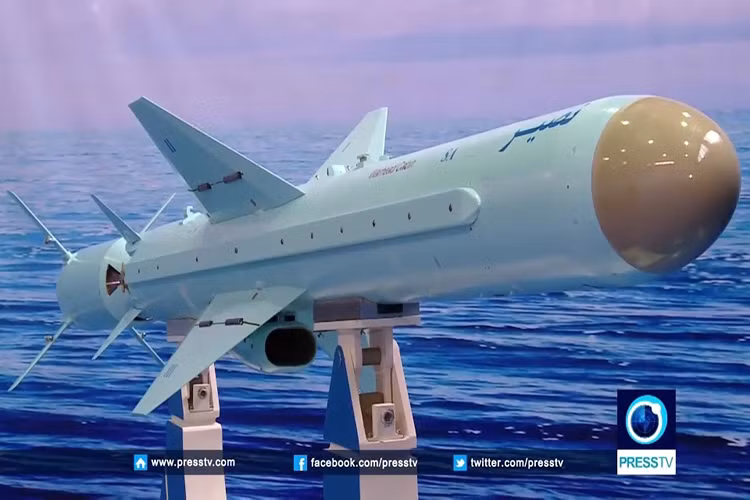 Theo đó, Iran đã tập trung phát triển tên lửa chống hạm từ cuối thập niên 80. Ban đầu chỉ là những phiên bản mua lại từ các nước phát triển. Cho tới nay, Iran đã có khả năng tự sản xuất được tên lửa chống hạm quy mô lớn. Nguồn ảnh: IRGC Navy