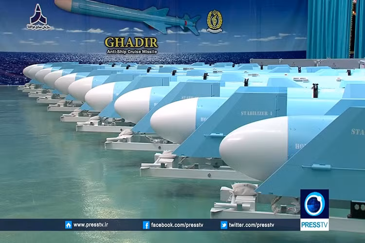 Động thái này của Iran được cho là nhằm chuẩn bị sẵn sàng cho quân đội trước mối quan hệ căng thẳng với Mỹ và Isael, với mục tiêu vô hiệu hóa các tàu chiến của liên quân Mỹ trên vịnh Ba Tư và vịnh O-man. Nguồn ảnh: IRGC Navy