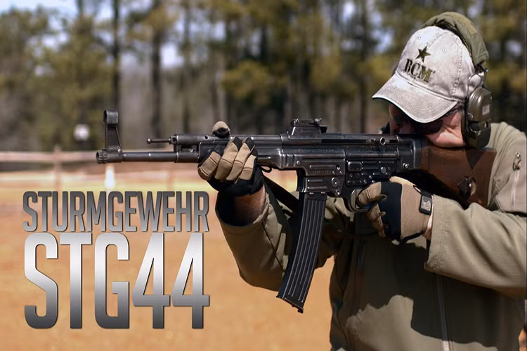 Trong quá trình phát triển, StG 44 được coi là một thiết kế hoàn toàn mới, không giống súng trường nòng ngắn hay tiểu liên. Dù ra đời quá muộn và không thể thay đổi được cục diện chiến trường, nhưng StG-44 cũng đã kịp làm thay đổi hoàn toàn thiết kế súng trường.