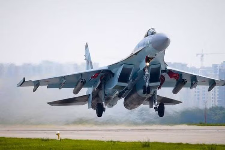 FSB đã mở cuộc điều tra liên quan đến một bài viết của Safronov trên tờ Kommersant. Trong đó ông ta đề cập đến việc Nga và Ai Cập ký kết hợp đồng mua bán tiêm kích Su-35. Kommersant đã gỡ bỏ bài viết này và không có lời buộc tội nào được đưa ra.