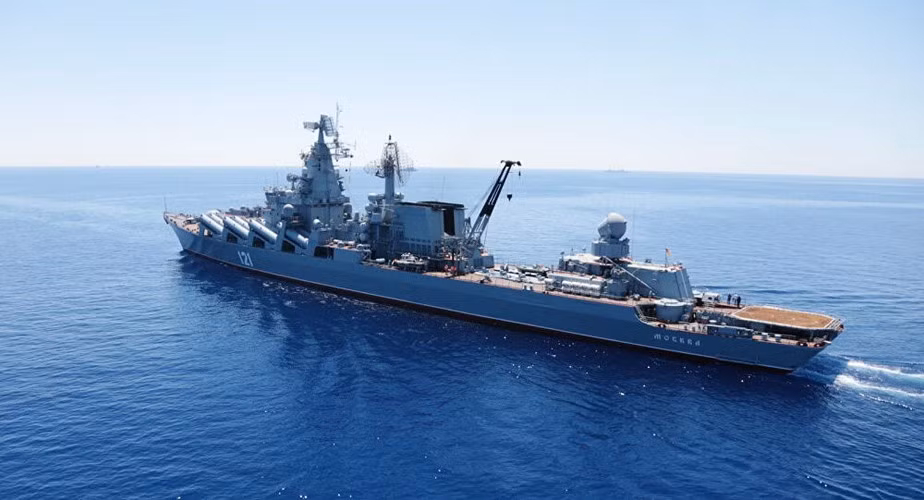 Được biết tàu tuần dương tên lửa Moscow là chiếc dẫn đầu của Dự án 1164 Atlant, nó được xây dựng vào năm 1982 tại nhà máy đóng tàu Nikolaev dưới tên "Vinh quang".