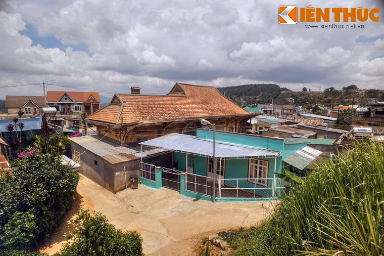 Diện mạo của ga vẫn còn khá nguyên vẹn với những đường nét kiến trúc Pháp đầu thế kỷ 20.
