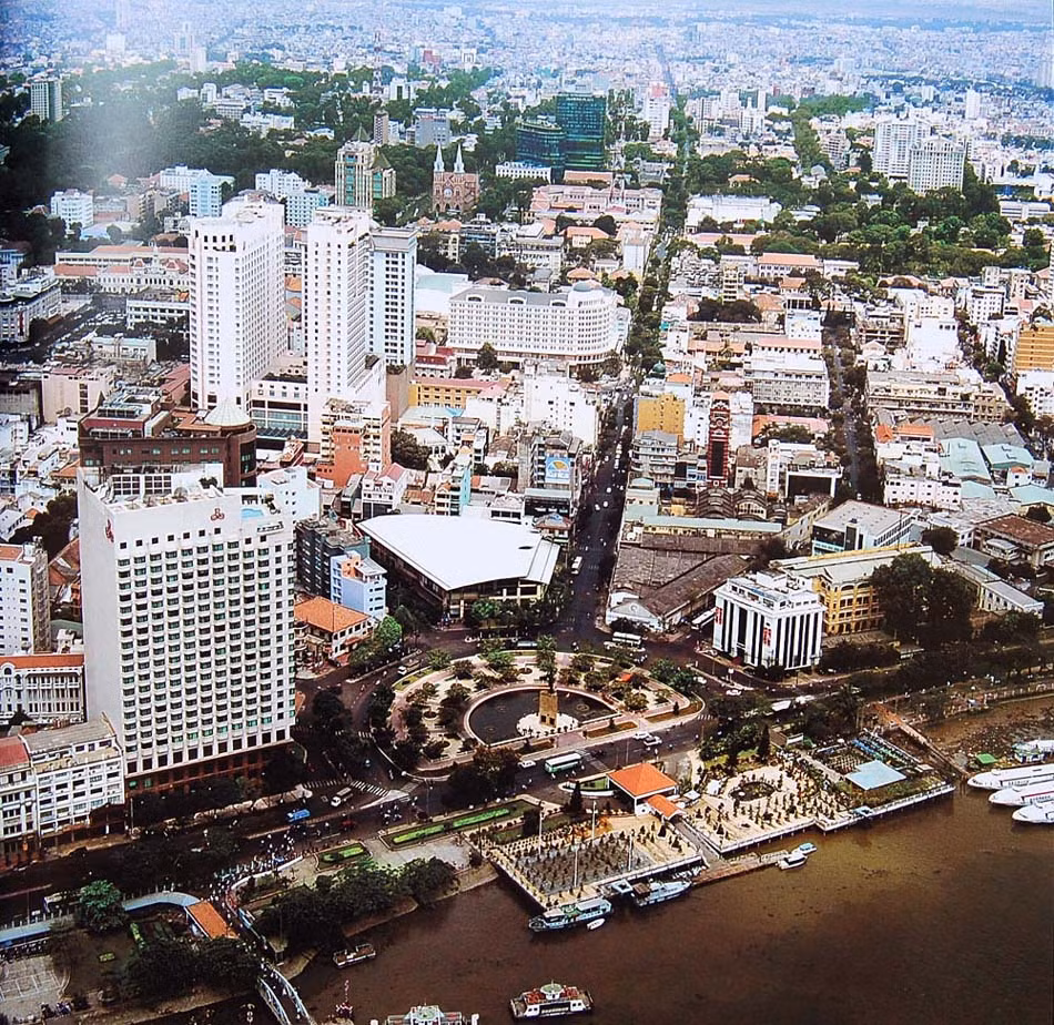 Bến Bạch Đằng, Công trường Mê Linh và đường Hai Bà Trưng.