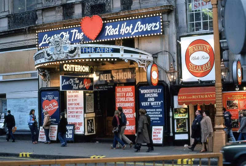 Rạp Criterion ở gần giao lộ Piccadilly Circus, 1980. Ảnh: Glen Fairweather.