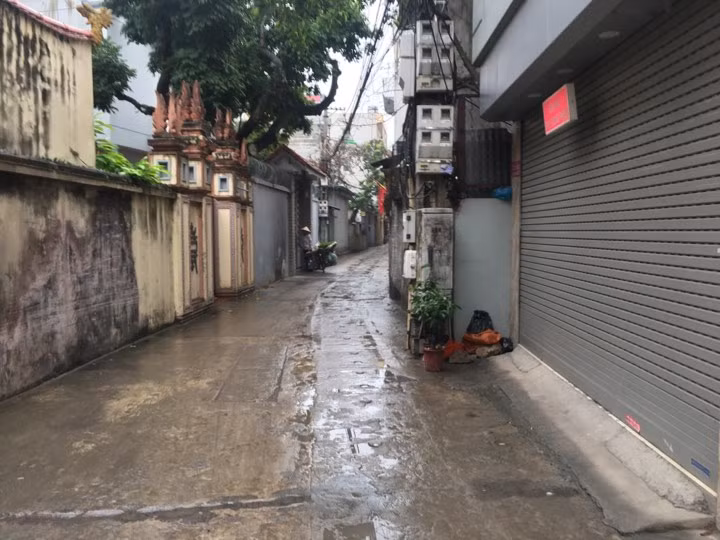 Thong tin bat ngo ve nguoi dan ong vao nha be be gai 3 tuoi-Hinh-2