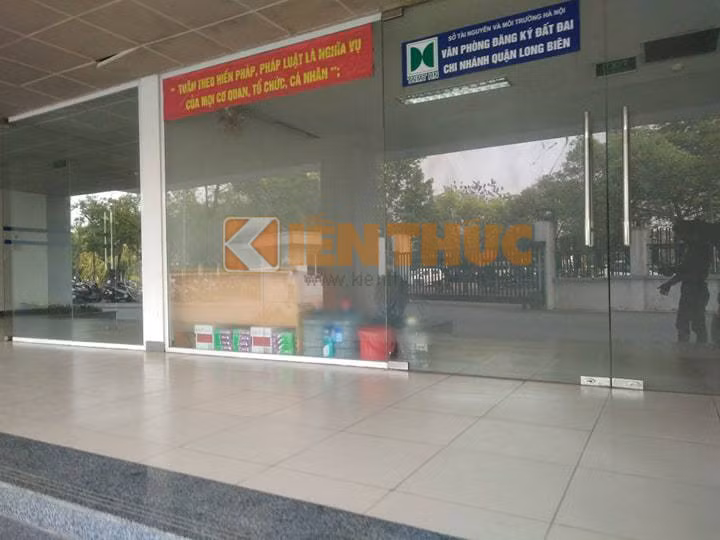 Bi thu quan chi dao giai quyet don to cao Giam doc VP Dang ky Dat dai Long Bien-Hinh-2