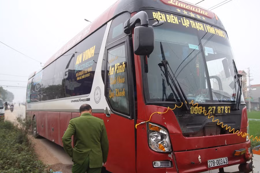 Xe khach dam doan dua tang chay sai lo trinh, sai gio