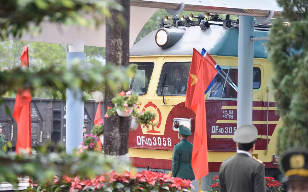 Ly giai dieu bat ngo ve tau boc thep cua ong Kim Jong-un