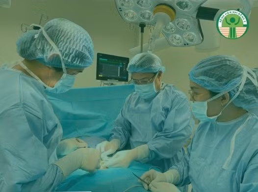 Bé gái 10 tháng tuổi nguy kịch vì lồng ruột Be gai 10 thang tuoi nguy kich vi long ruot