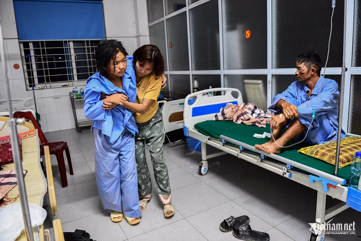 Hoàng Nhung (con gái ông Nhớ) bị chấn thương nặng, được người cô chăm sóc. Nhung gặp khó khăn trong đi lại vì phần chân có nhiều vết thương.