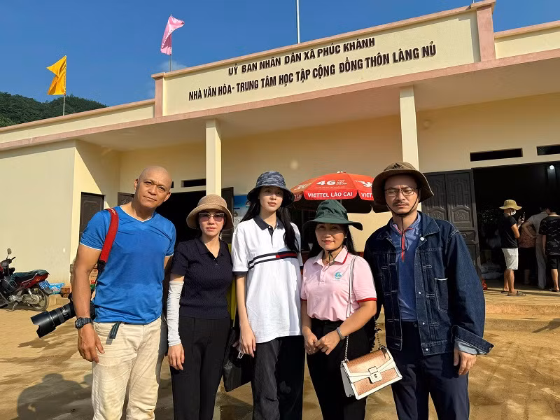 CEO Phạm Kim Dung, đạo diễn Hoàng Nhật Nam và Hoa hậu Thanh Thủy còn hỗ trợ trường mẫu giáo xã Việt Tiến số tiền nhỏ, dùng để mua dụng cụ học tập và dụng cụ nhà bếp bị nước lũ cuốn trôi.