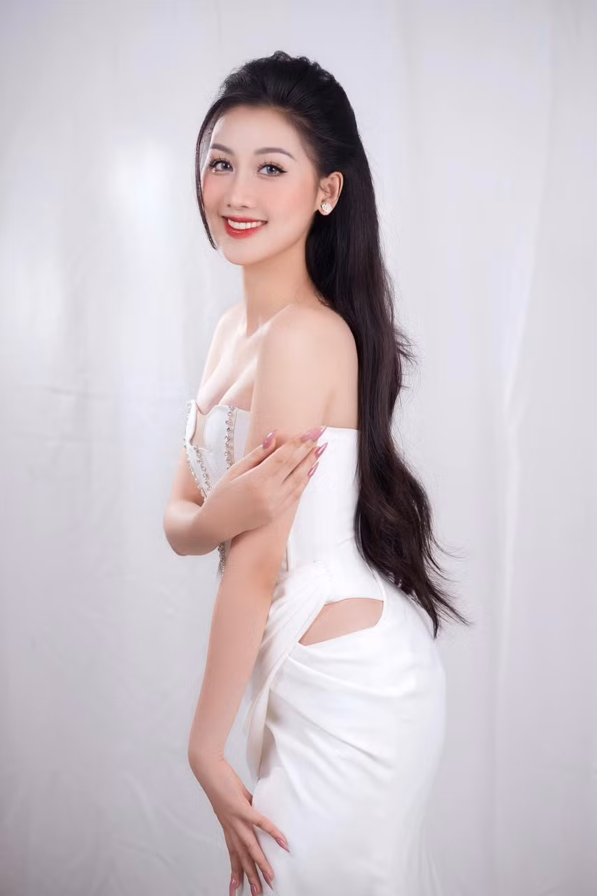 Người đẹp 23 tuổi muốn thực hiện dự án cộng đồng về giáo dục thanh thiếu niên. Cô tin giáo dục là nền tảng quan trọng để giải quyết vấn đề xã hội, cải thiện chất lượng cuộc sống, giảm bạo lực và tăng cơ hội cho mọi người.
