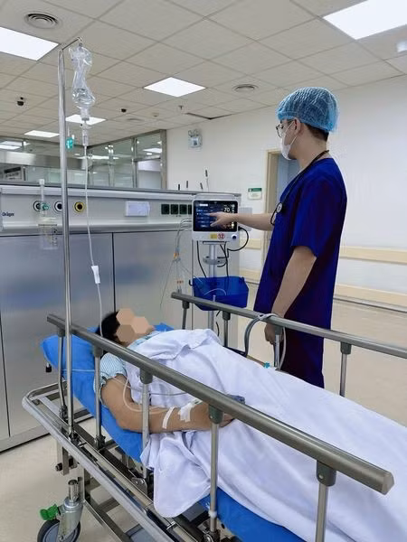 Sốc phản vệ sau tiêm filler làm đẹp ở cơ sở thẩm mỹ "chui" Soc phan ve sau tiem filler lam dep o co so tham my