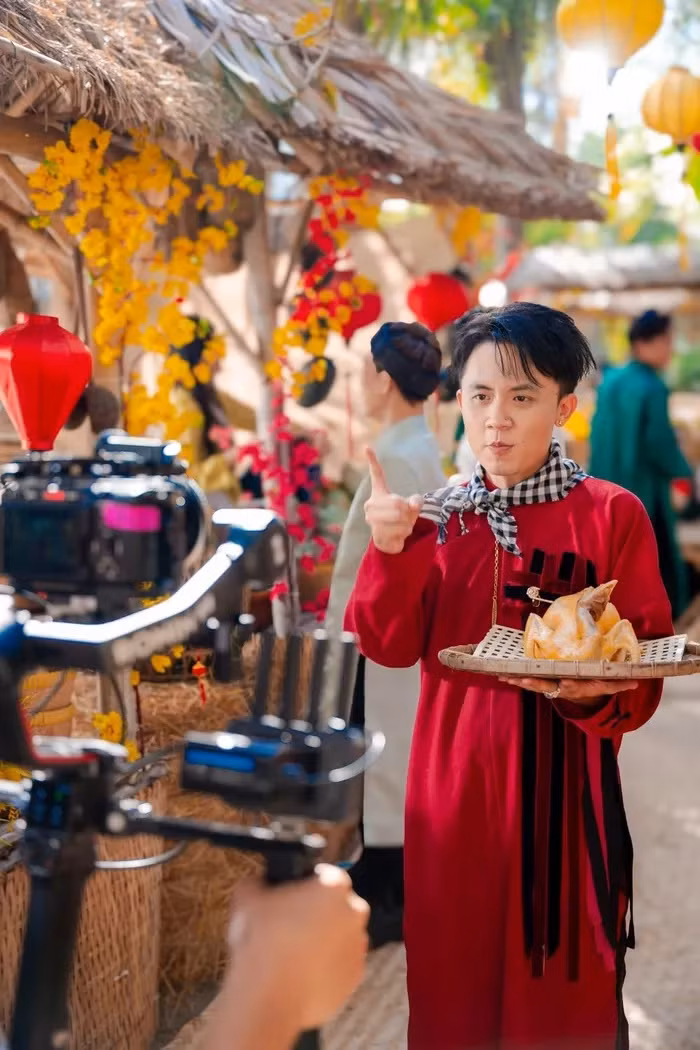 Bnat lan san ca hat, hoa nang Tam trong MV Tet “Xin via“-Hinh-3