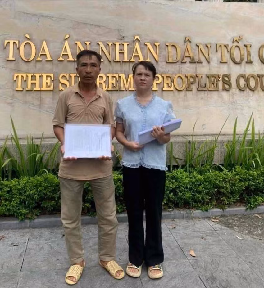 Vụ mẹ nữ sinh giao gà: Gia đình nộp đơn kêu oan - Hình 2 Vu me nu sinh giao ga: Gia dinh nop don keu oan-Hinh-2