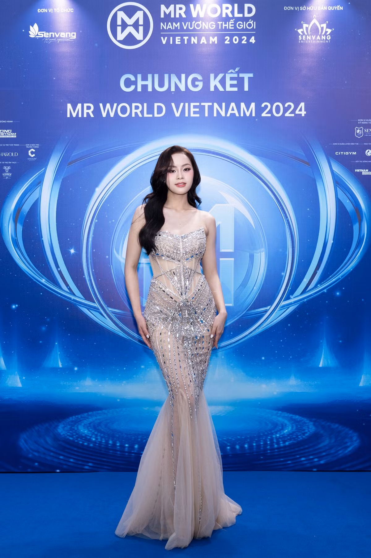 Á hậu Đào Thị Hiền.