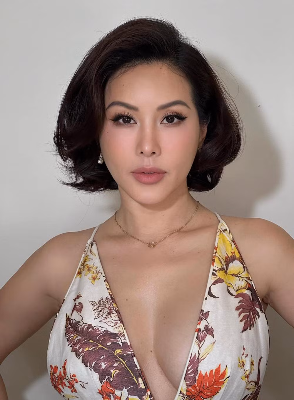 Bên cạnh việc chăm chỉ tập luyện, dinh dưỡng khoa học, làm đẹp bằng những phương pháp an toàn… cô còn gây bất ngờ khi để kiểu tóc ngang vai cá tính và trẻ trung.