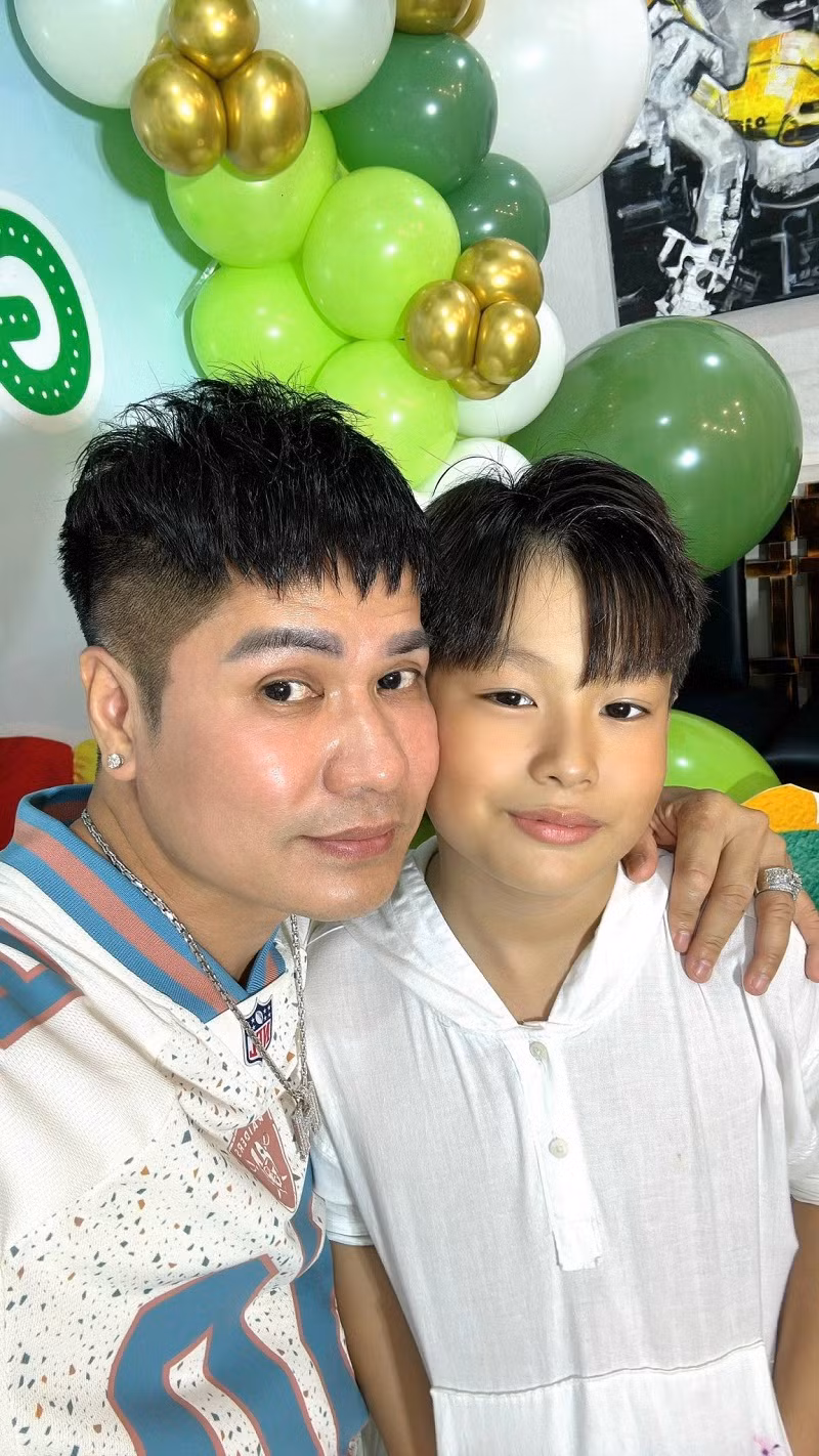 Luong Gia Huy hanh phuc khi con trai lon noi nghiep cha