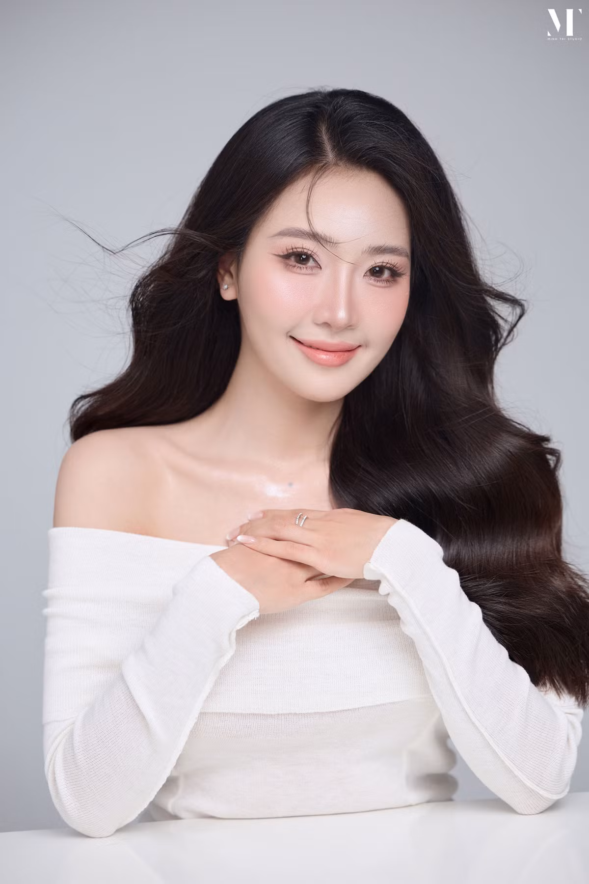  Ngọc Khánh tốt nghiệp Trường Đại học Khoa học Xã hội và Nhân văn, từng làm mẫu ảnh và diễn viên tự do.