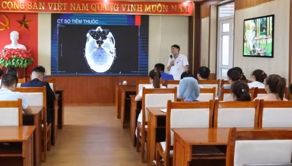 Cứu sống người bệnh hai lần ngừng tim do nhồi máu cơ tim cấp Cuu song nguoi benh hai lan ngung tim do nhoi mau co tim cap