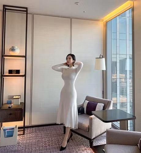 Thậm chí, ngay cả phái nữ nhìn vào cơ thể của Park Hyun-yi cũng vô cùng ngưỡng mộ.