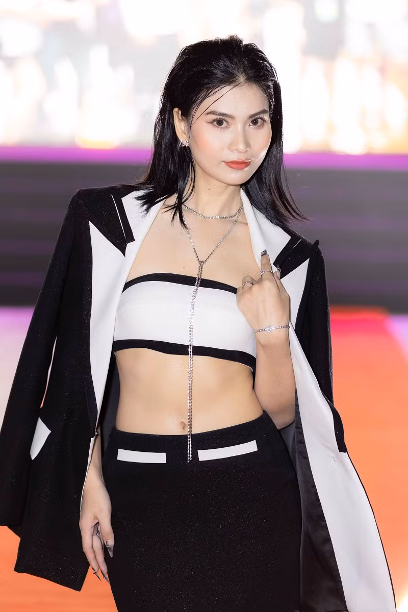 Nhân vật chính của phim là ba Hai (Thanh Hiền) cùng năm người con gồm: Hai Khôn (Trương Minh Cường), Ba Lành (Đinh Y Nhung), Tư Hậu (Quách Ngọc Tuyên), Năm Thảo (Trâm Anh) và Sáu Tâm (Trần Kim Hải).